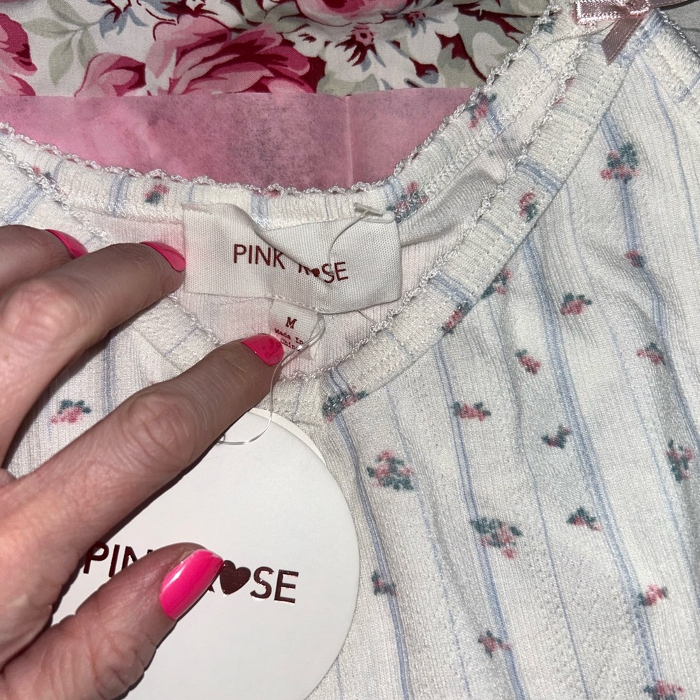 Pink rose medium high waist shorts and cropped cami pajama set - Picture 3 of 6